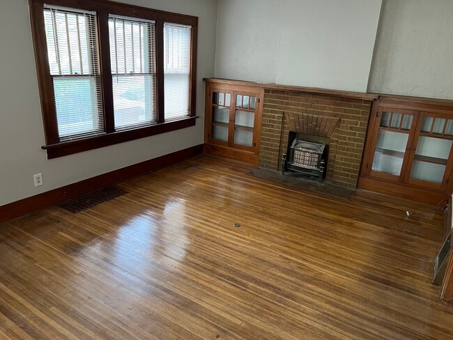 Living Room - 1214 W Murdock St