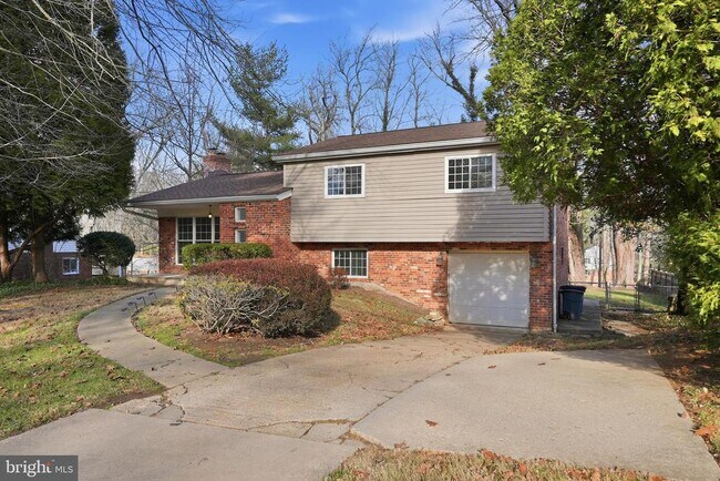 Building Photo - 7821 Cayuga Ave