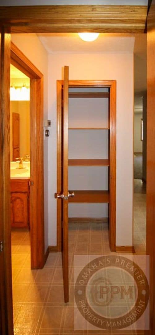 Building Photo - Comfortable 2 Bedroom/ 2 Bathroom/ 2 Car D...