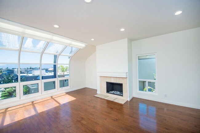 Building Photo - Huntington Harbour