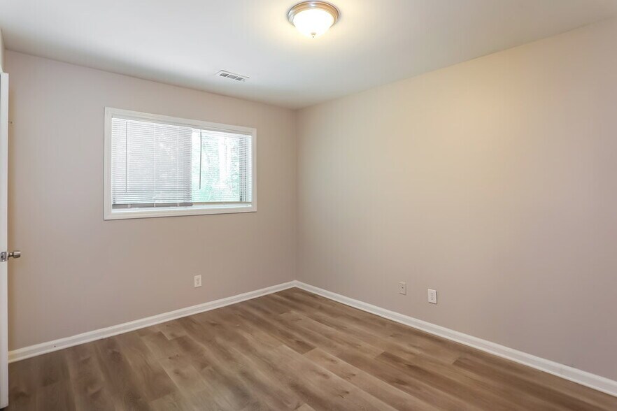 Building Photo - 1550 Flicker Rd