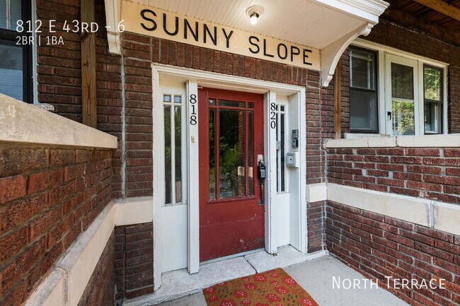 Building Photo - 812 E 43rd-6