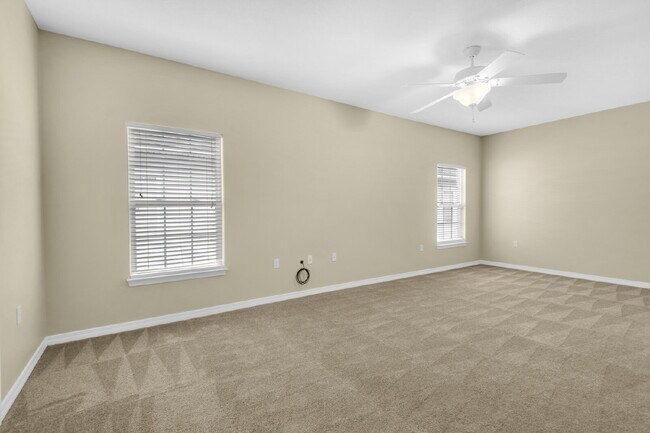 Building Photo - "Charming 3-Bedroom Townhouse Oasis in For...