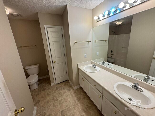 Building Photo - 8356 Carousel Ct