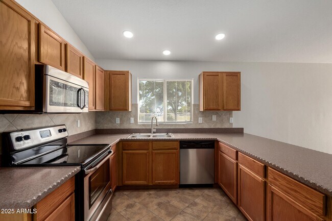 Building Photo - 40249 N Cassara Dr