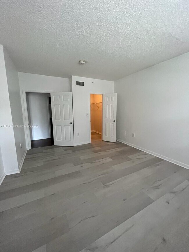 Building Photo - 215 SW 117th Terrace