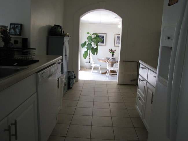 Building Photo - 3608 Knollwood Dr