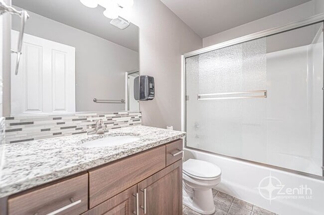 Building Photo - 5609 NE 74th Ct