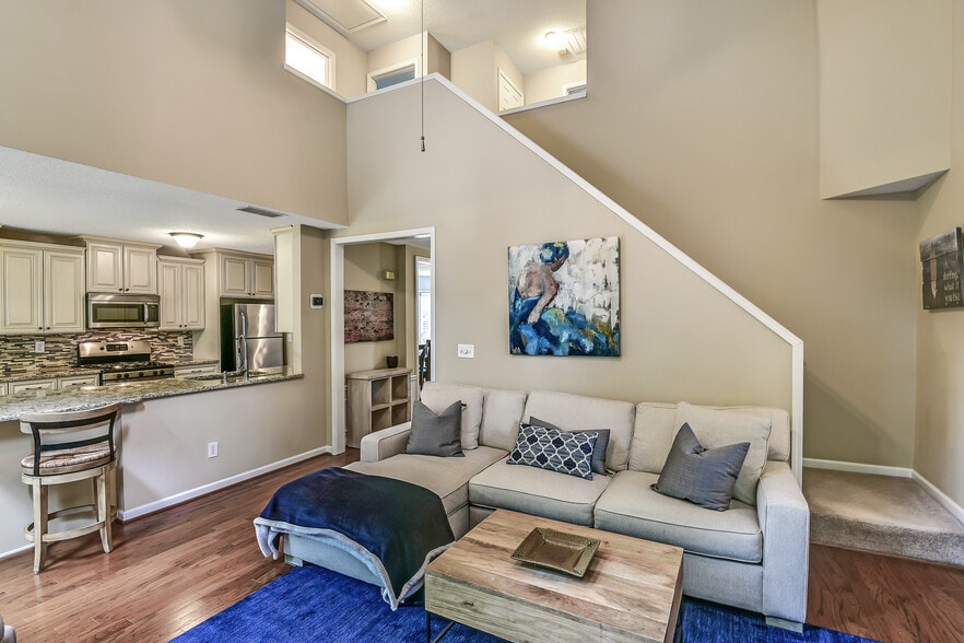 Building Photo - 6165 Pattingham Dr