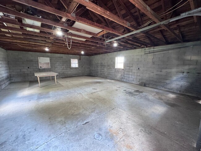 Building Photo - 2934 Butterworth Rd