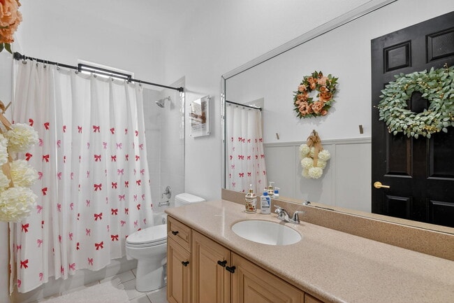 Building Photo - 10337 Trianon Pl