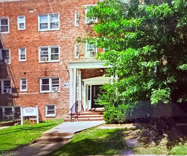 Primary Photo - 711 Plainfield Ave
