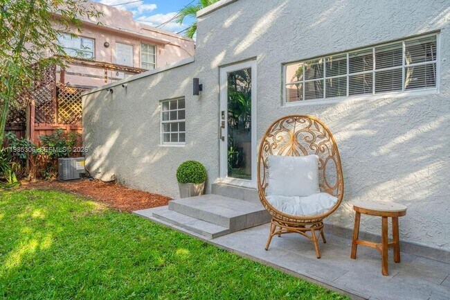 Building Photo - 151 NE 43rd St