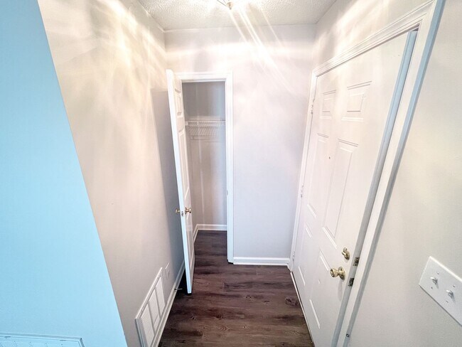 Building Photo - 3 bedroom, 2 bathroom ranch style home in Greensboro, NC