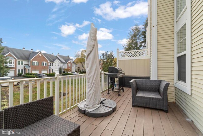 Building Photo - 221 Lookout Pl