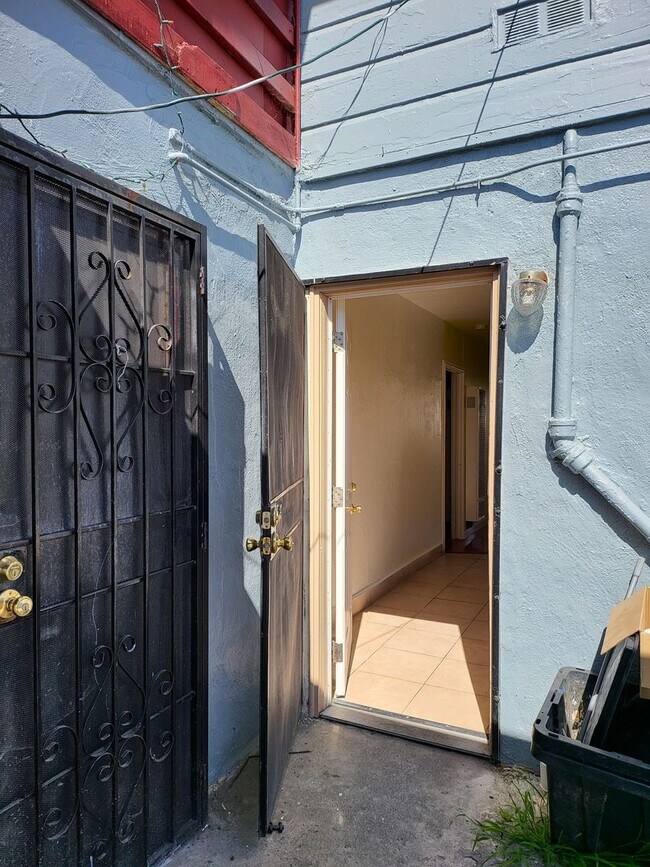 Building Photo - 400 South St
