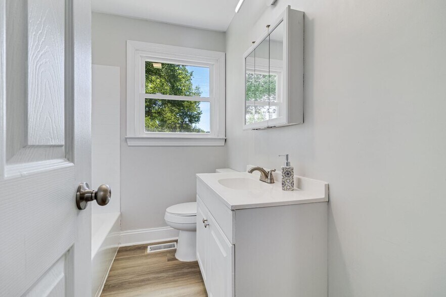 Building Photo - 27419 Birch Manor Cir