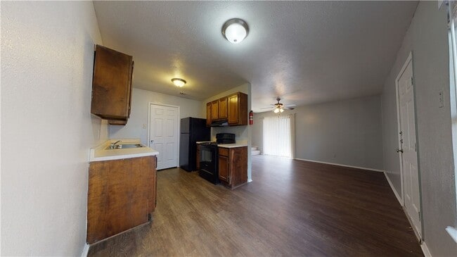 Building Photo - 1002 Verde Dr
