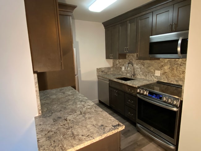 Building Photo - 2225 S Jasmine St