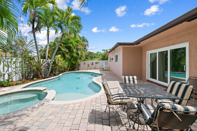 Building Photo - 313 SE 4th Terrace