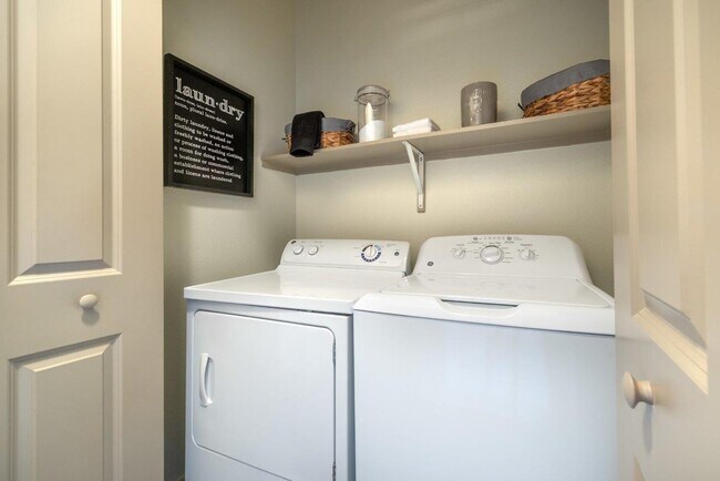 Building Photo - More Space, More Savings – Up to 6 Weeks F...