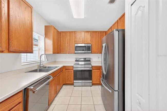 Building Photo - 216 Deepcove Rd