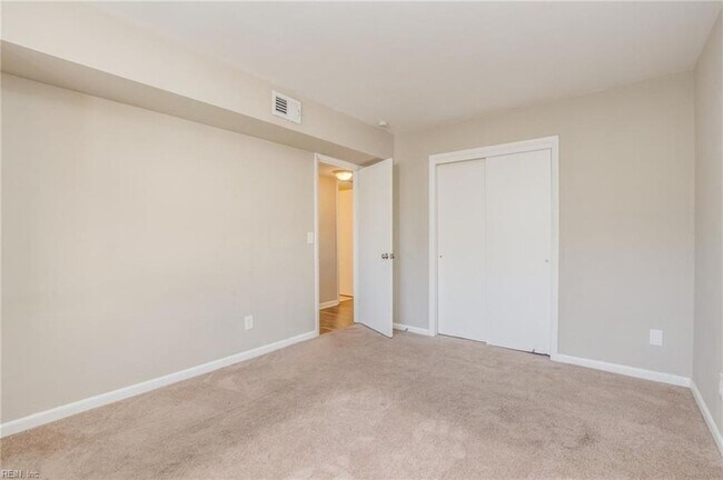 Building Photo - 1226 Little Bay Ave