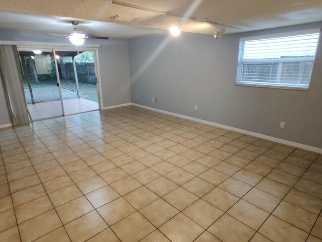 Building Photo - 936 Aragon Ave
