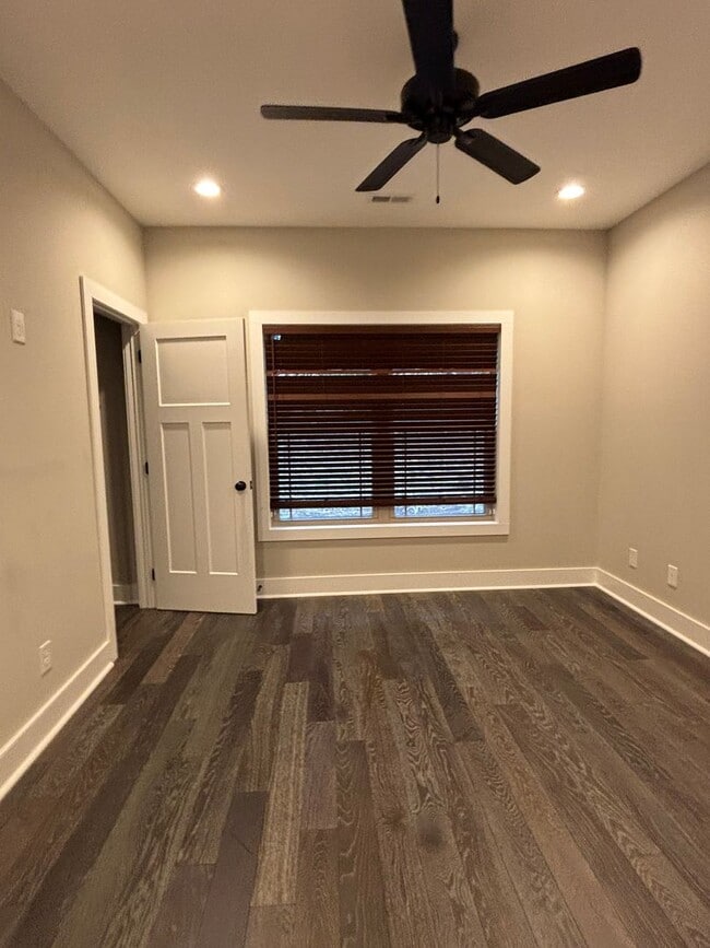 Building Photo - Stunning 4-Bedroom Home in Piney Flats with Mountain Views