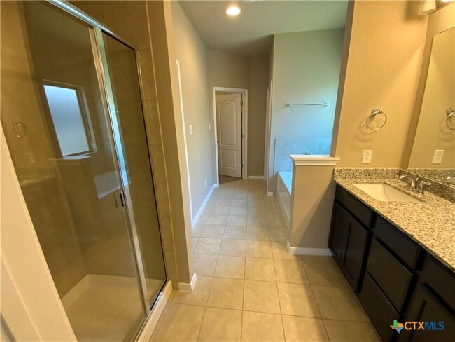 Building Photo - 822 Wyndcrest Drive