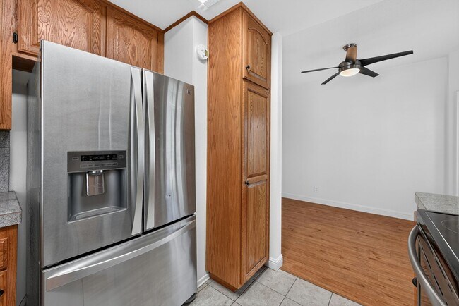 Building Photo - Spacious 2 Bed, 2 Bath Condo in Desirable Northwood