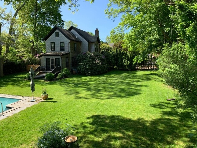 Building Photo - 81 Hampton St