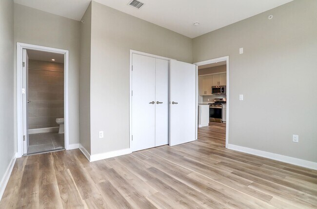 Building Photo - 475 Communipaw Ave