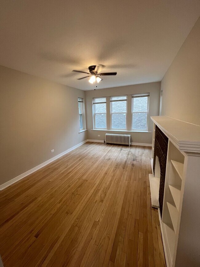 Building Photo - Mozart