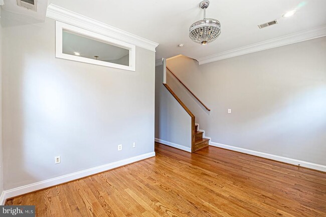 Building Photo - 10 E Reed Ave