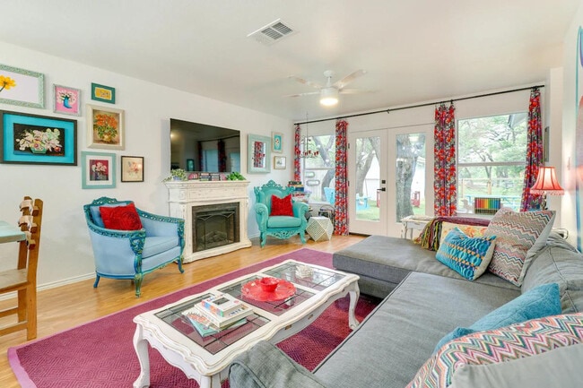 Building Photo - 1208 E 3rd St