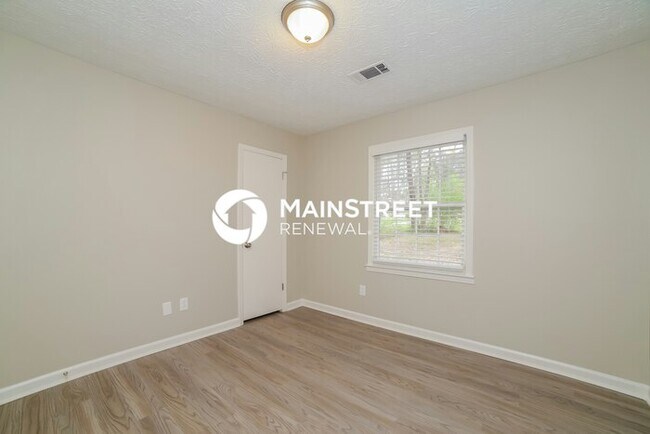 Building Photo - 3 Bedroom Pet-Friendly Home in Stockbridge...