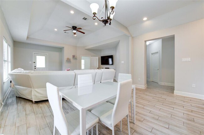 Building Photo - 3805 Shelby Cir