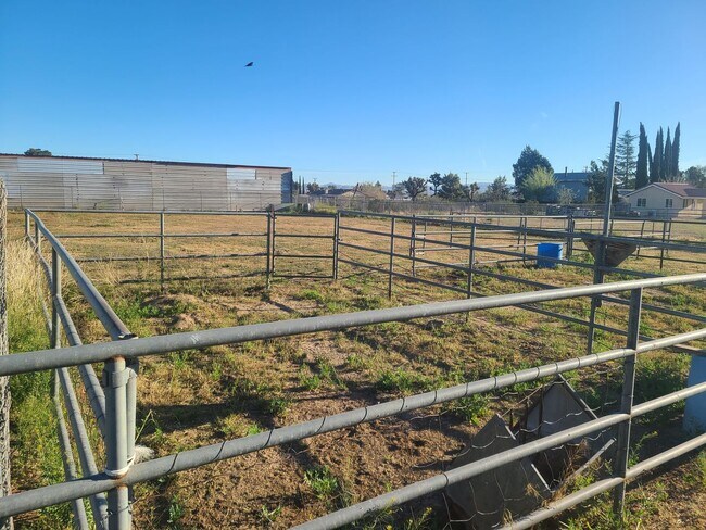 Building Photo - Amazing Hesperia Home