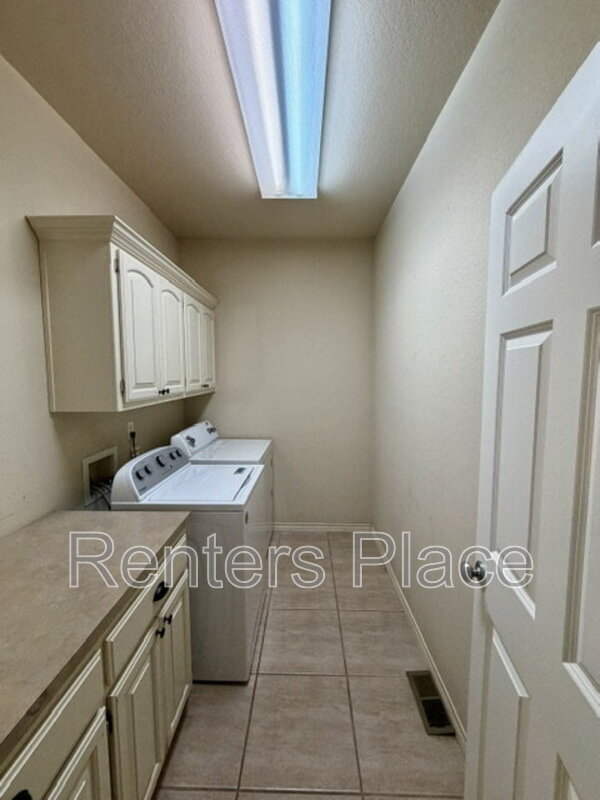 Building Photo - 8523 S 70th E Ave