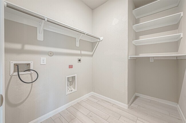 Building Photo - 331 Hbr Frst Ln