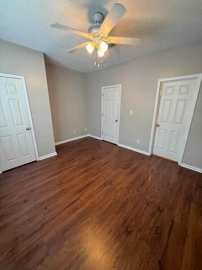 Building Photo - 9201 Walden Park Dr