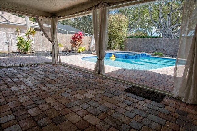 Building Photo - 3160 Peachtree Cir