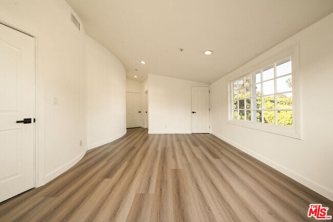 Building Photo - 1109 Pine Dr