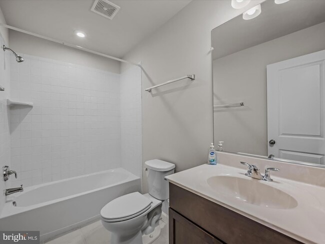 Building Photo - 179 Presidents Pointe Ave