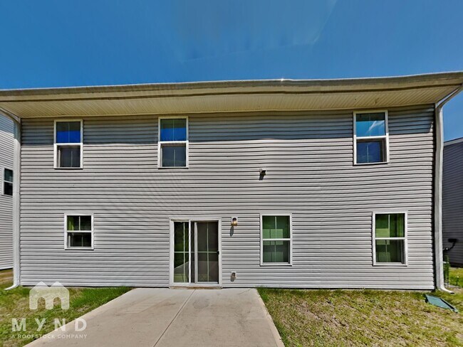 Building Photo - 725 Point Andrews Dr SW