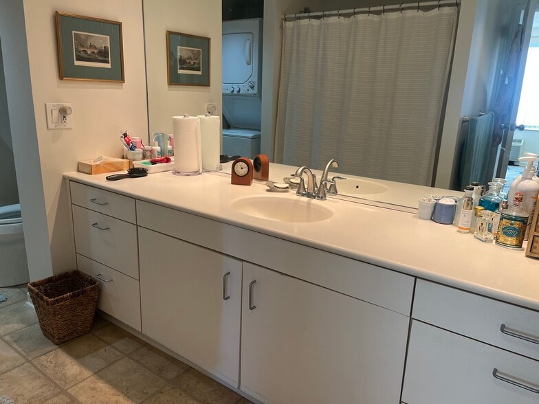 Building Photo - 2001 Hamilton St