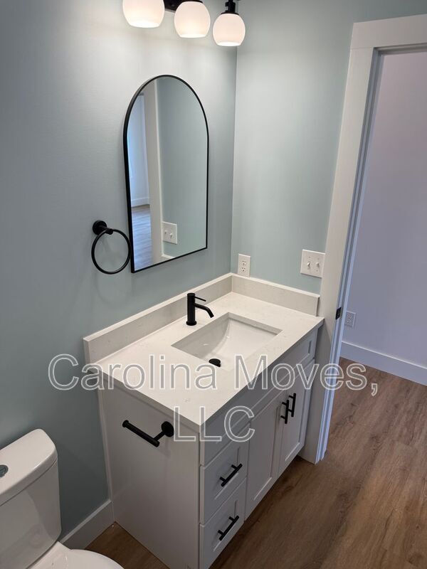 Building Photo - 7 2nd Ave