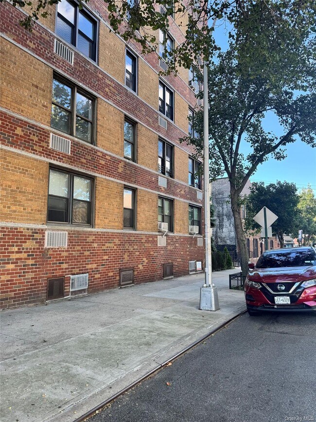 Primary Photo - 1725 Edison Ave