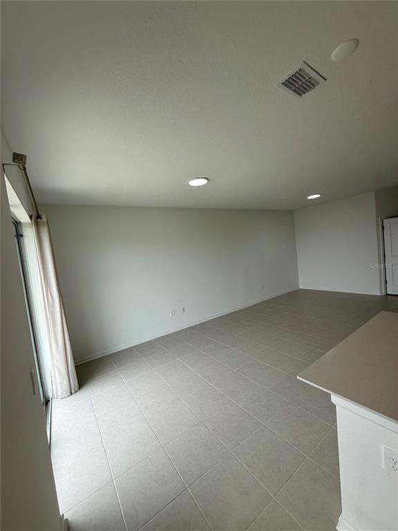 Building Photo - 3066 Chantilly Dr